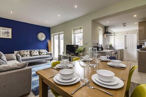 Dining - 4 Bed Terraced House in Beeston with Convenient City Centre Access (Beeston)