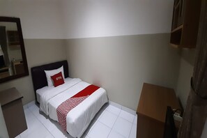 Chambre Simple Deluxe | 1 chambre, bureau, draps fournis