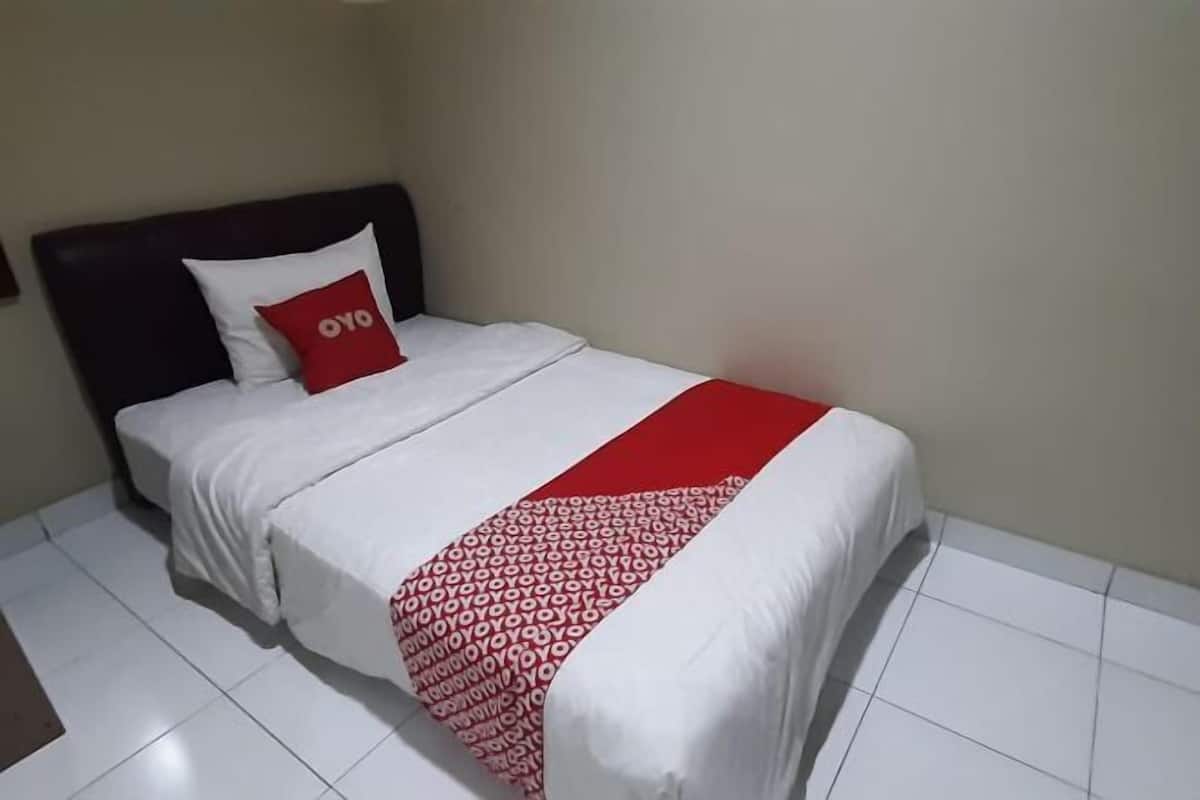 Desk, bed sheets