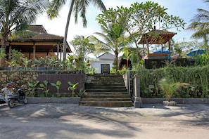 Free self parking - Kelingking Tatakan Villa (Penida Island)