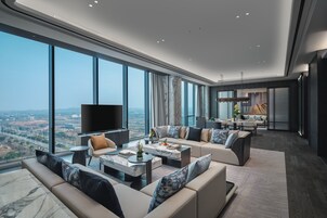 Suite (Linkong) | Caja fuerte, cortinas opacas, tabla de planchar con plancha