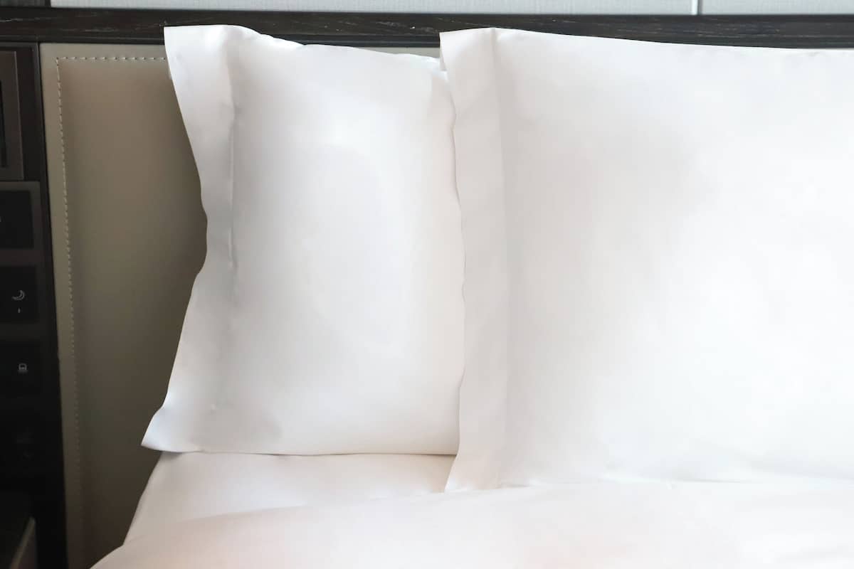 Zimmersafe, Verdunkelungsvorhänge, Bügeleisen/Bügelbrett