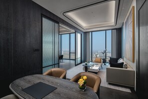 Suite (Linkong) | In-room safe, blackout drapes, iron/ironing board, free WiFi - Crowne Plaza Ezhou by IHG (Ezhou)