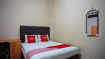 Escritorio, wifi gratis y ropa de cama