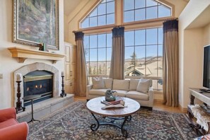 Smart-tv och eldstad