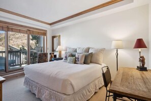 4 Schlafzimmer, Schreibtisch, Bügeleisen/Bügelbrett, Reisekinderbett