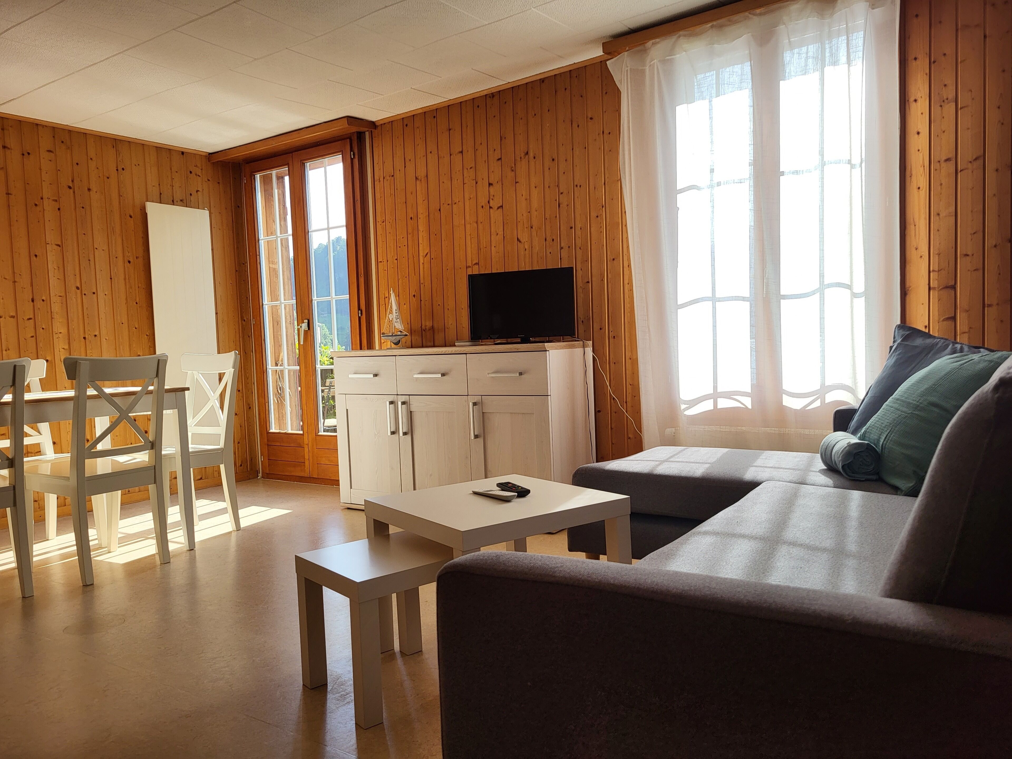 Lake View First Floor | Living area | 40-cm flat-screen TV with digital channels