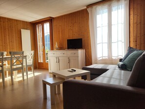 Lake View First Floor | Living area - Chalet Seehus Iseltwald (Iseltwald)