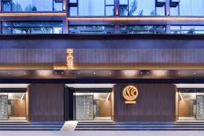 Property entrance - Riverside Wing Hotel Guilin  (Guilin)