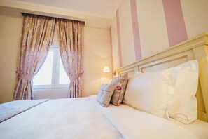 In-room safe, blackout drapes, soundproofing, free WiFi - To Spiti tis Sofias (Kastoria)