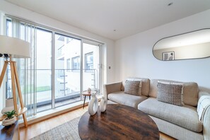 Appartement | Woonruimte | Een 37-inch televisie met kabelzenders, Netflix en streamingdiensten