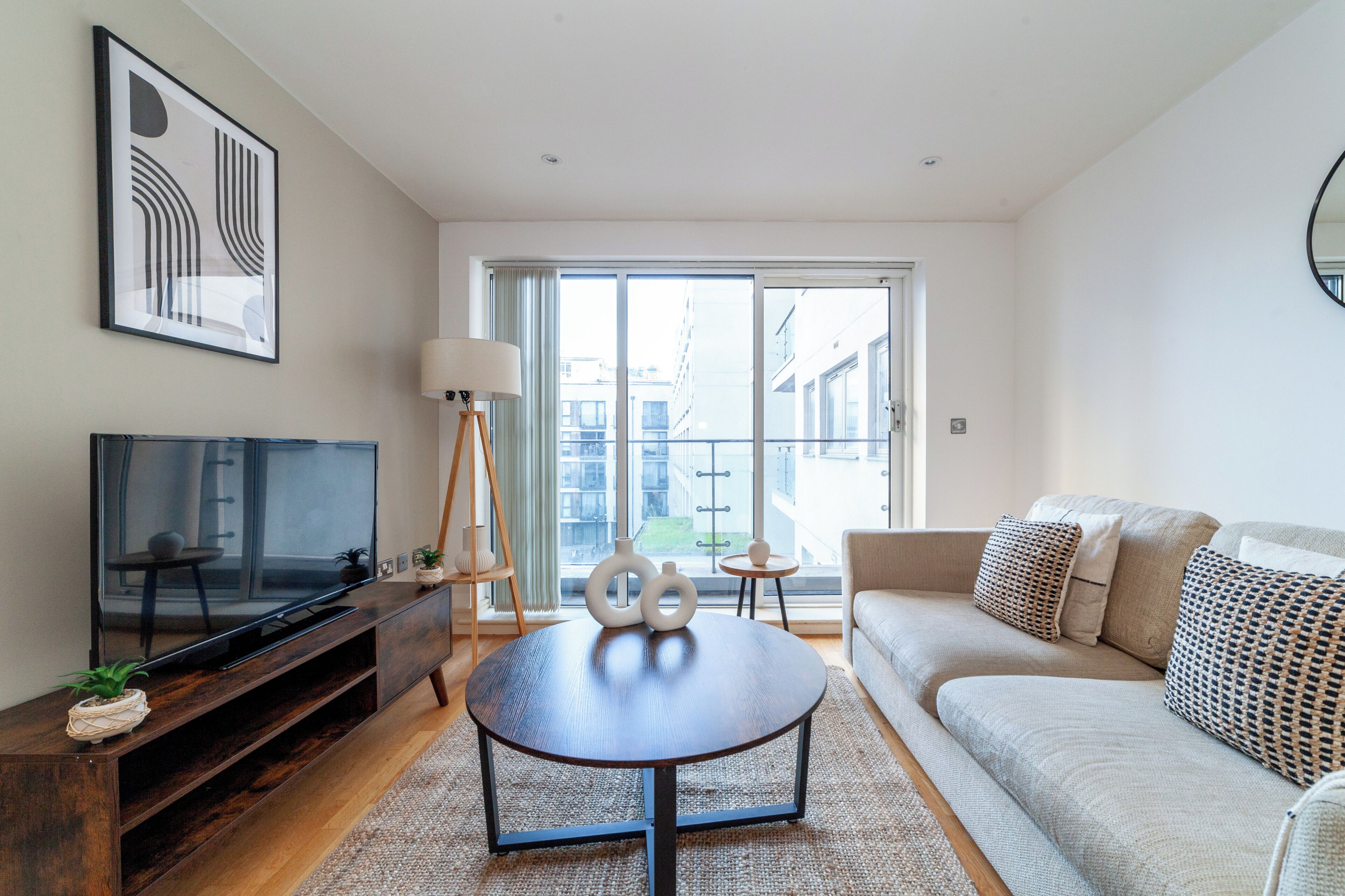 Apartment | Living area | 37-inch TV with cable channels, Netflix, streaming services