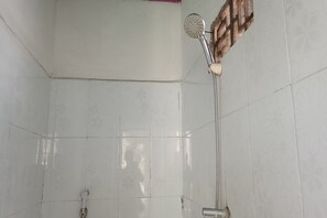 Doppia Deluxe | Bagno | Doccia, asciugamani, sapone