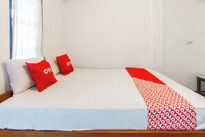 Habitación Deluxe doble | Escritorio, wifi gratis, ropa de cama