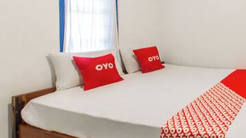 Deluxe Double Room | Desk, WiFi (free), bed sheets