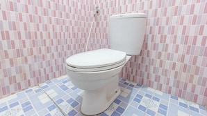 Deluxe Double Room | Bathroom - Hotel O Kawi Homestay (Praya Barat Daya)