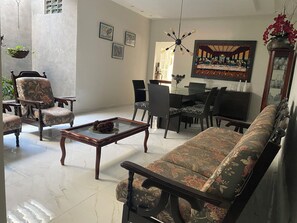 Family House, 4 Bedrooms | Living area