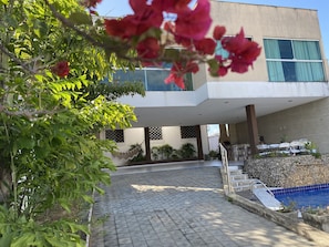 Fachada de la propiedad