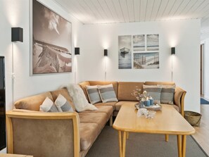 Televisión y chimenea