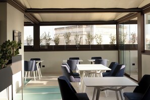 Café da manhã continental todos os dias (EUR 20 por pessoa)