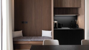 A modern kitchen with a built-in stove, a coffee maker, and a black sink. - Palazzo Giusti Lecce - Exclusive Boutique Hotel (Lecce)
