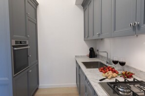 ميكروويف، فرن، موقد طهي مسطح، غسالة أطباق