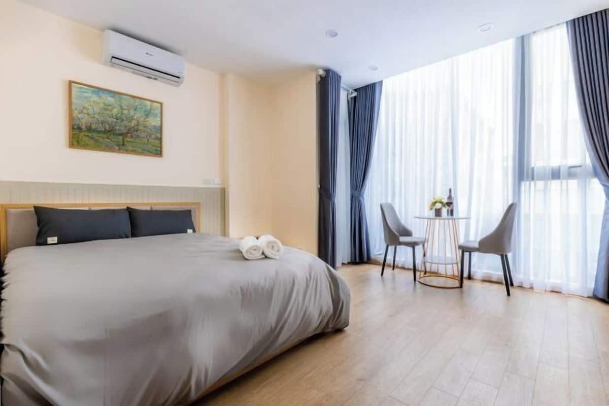 Soundproofing, free WiFi, bed sheets, wheelchair access