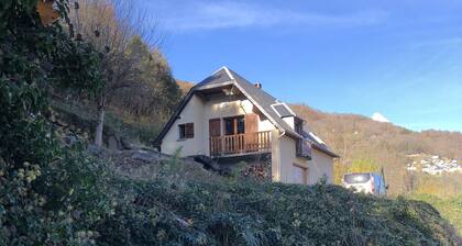 Logement entier avec vue terrasse extérieure et garage fermé