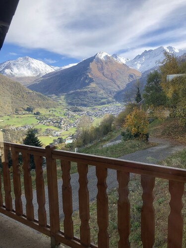 Logement entier avec vue terrasse extérieure et garage fermé