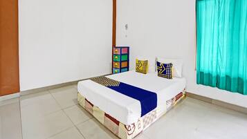 1 bedroom, bed sheets