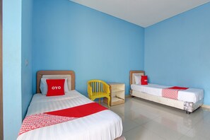 Economy Double Room | Bed sheets - Hotel O Wisma Subur Syariah (Pekalongan)