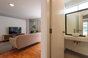 Bruser, hårtørrer, håndklæder