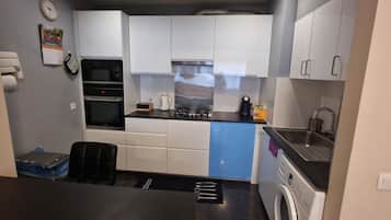 Microwave, dishwasher, coffee/tea maker, electric kettle