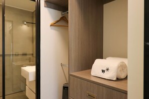 Bruser, hårtørrer, håndklæder