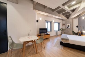 1 chambre, fer et planche à repasser, Wi-Fi, literie fournie