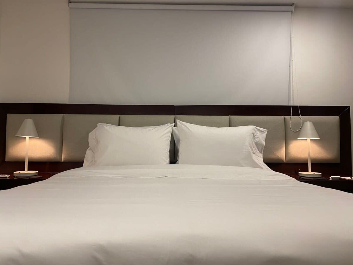 2 habitaciones, tabla de planchar con plancha, wifi y ropa de cama 