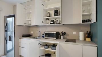 Fridge, microwave, stovetop, coffee/tea maker