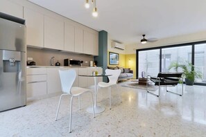 Interior - w* | Pleasant 1BR in Casco Antiguo (Panamá)