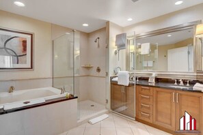 Shower, hair dryer, towels - MGM Signature-15-709 Strip View Jacuzzi Studio (Las Vegas)