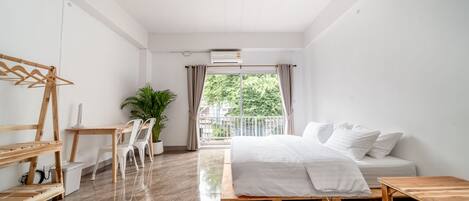 Free WiFi, bed sheets