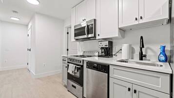 Classic Condo, 3 Bedrooms | Private kitchen | Fridge, microwave, oven, stovetop