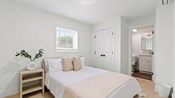 Classic Condo, 3 Bedrooms | 3 bedrooms, individually decorated, individually furnished