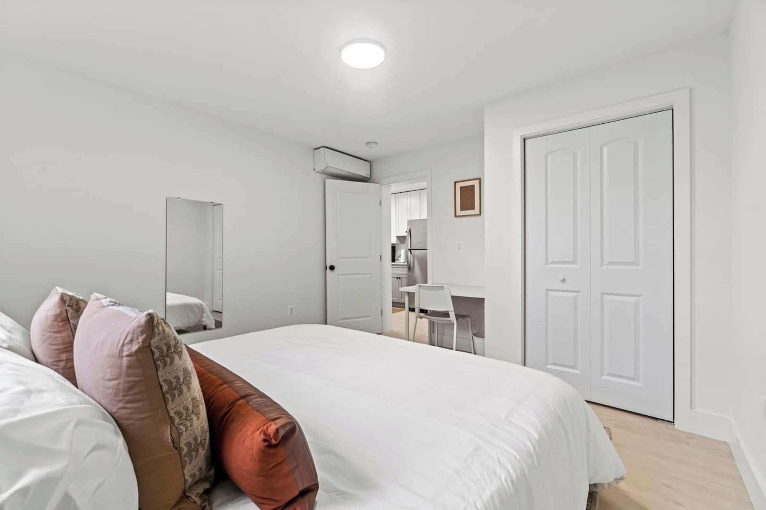 Classic Condo, 3 Bedrooms | 3 bedrooms, individually decorated, individually furnished