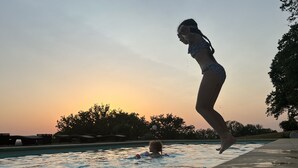 A person jumping into a swimming pool at sunset. - Grande Maison de Vacances (Projan)