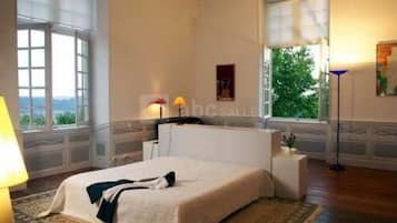8 bedrooms, iron/ironing board, travel cot, free WiFi
