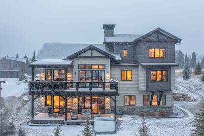 Luxury Ski-in/Ski-out Spanish Peaks Home; Pet Friendly with Private Hot Tub!