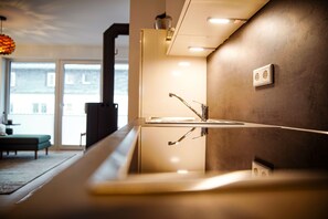 Kühlschrank, Mikrowelle, Ofen, Herdplatte