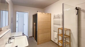 Dusche, Haartrockner, Handtücher