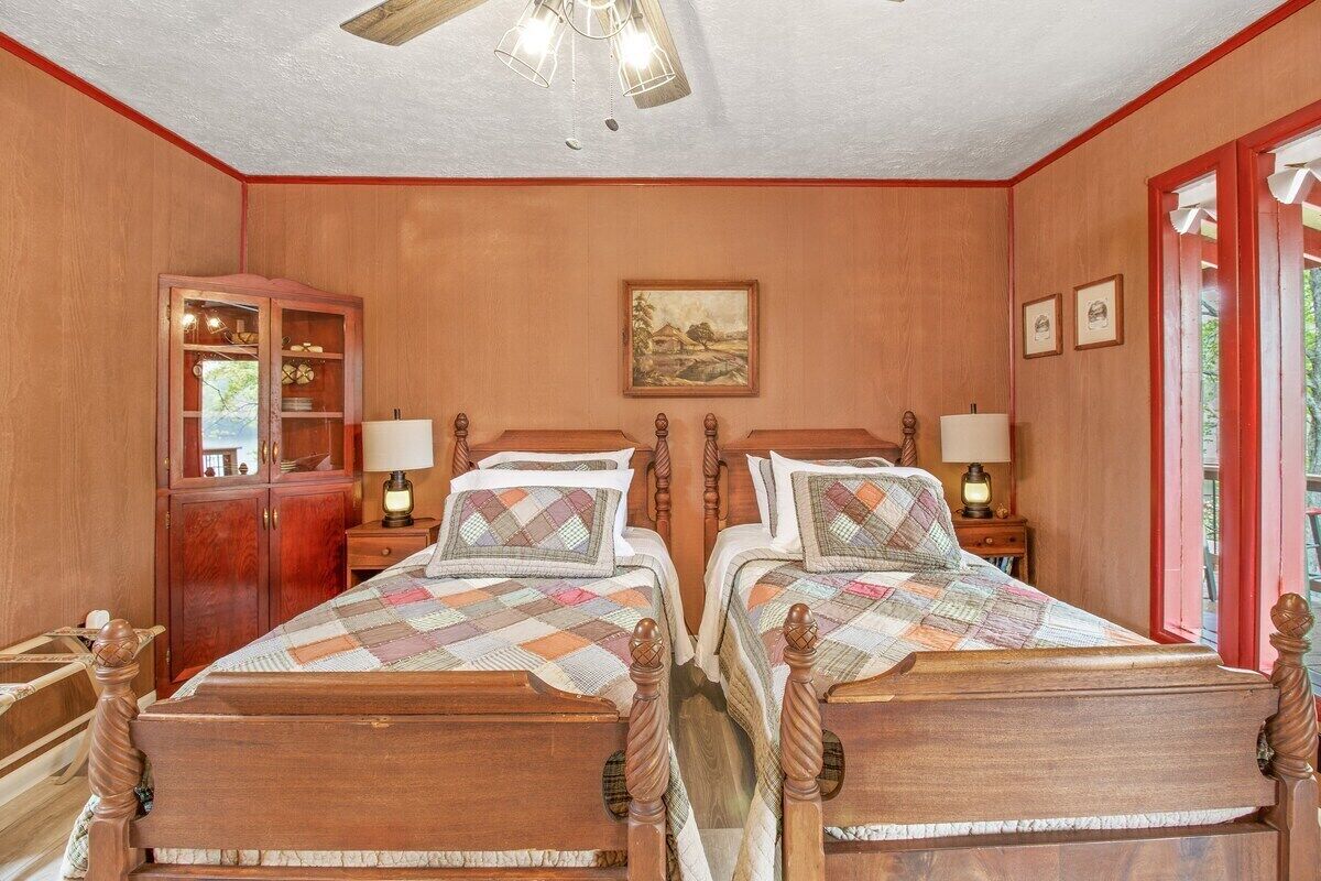 This apartment is a 1 bedroom(s), 1 bathrooms, located in London, KY.