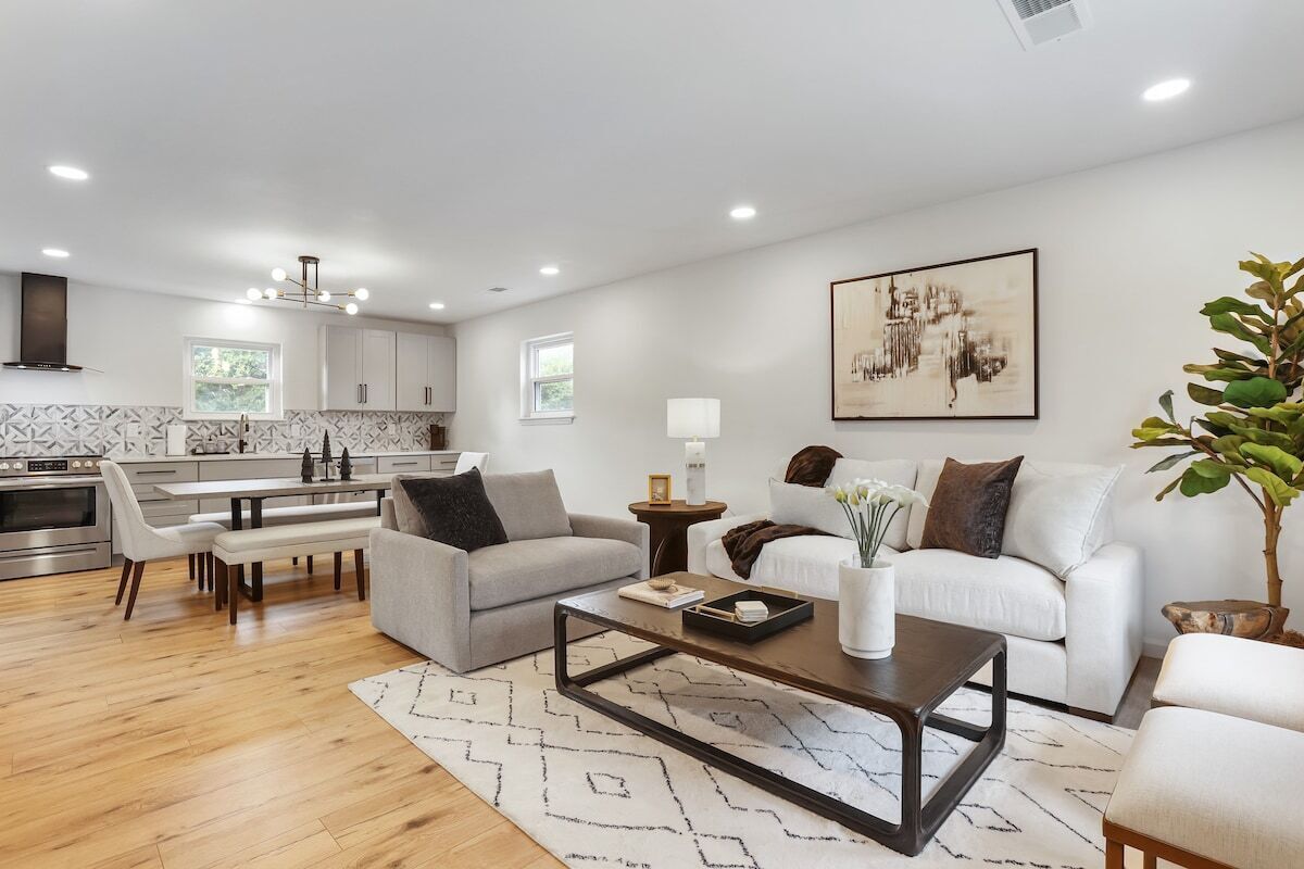 This house is a 3 bedroom(s), 1 bathrooms, located in Lexington, KY.
